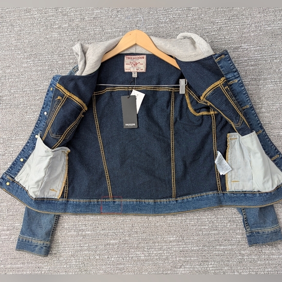 BNWT True Religion UNISEX Adult (Large) Relaxed Denim Trucker Hooded Jean Jacket - Picture 8 of 14